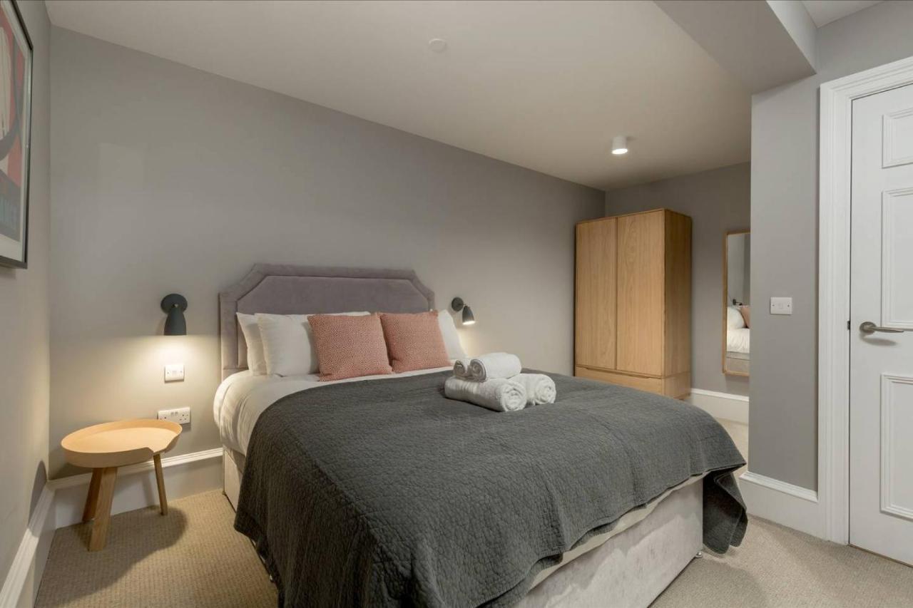אדינבורו Joivy Luxurious 2Br Home Near Haymarket Station מראה חיצוני תמונה