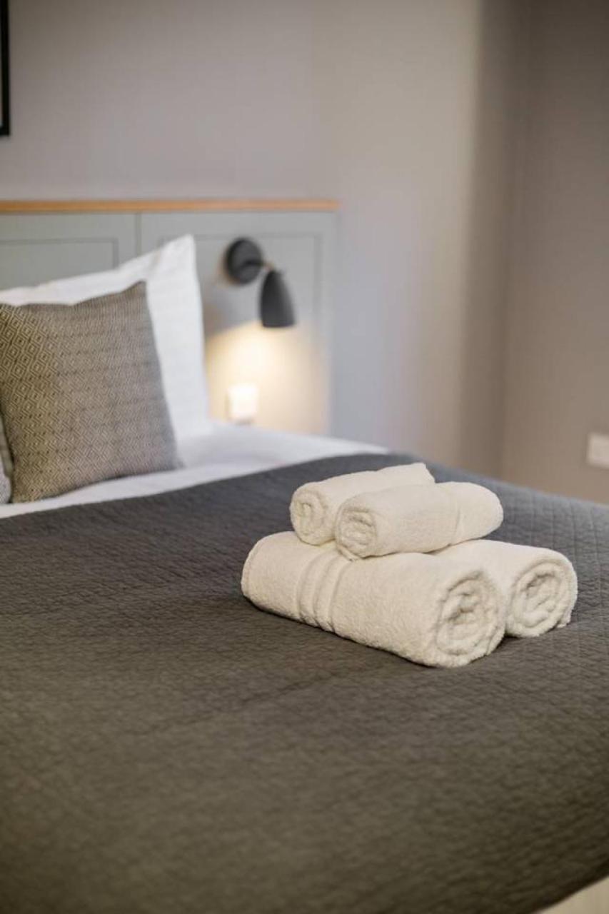 אדינבורו Joivy Luxurious 2Br Home Near Haymarket Station מראה חיצוני תמונה