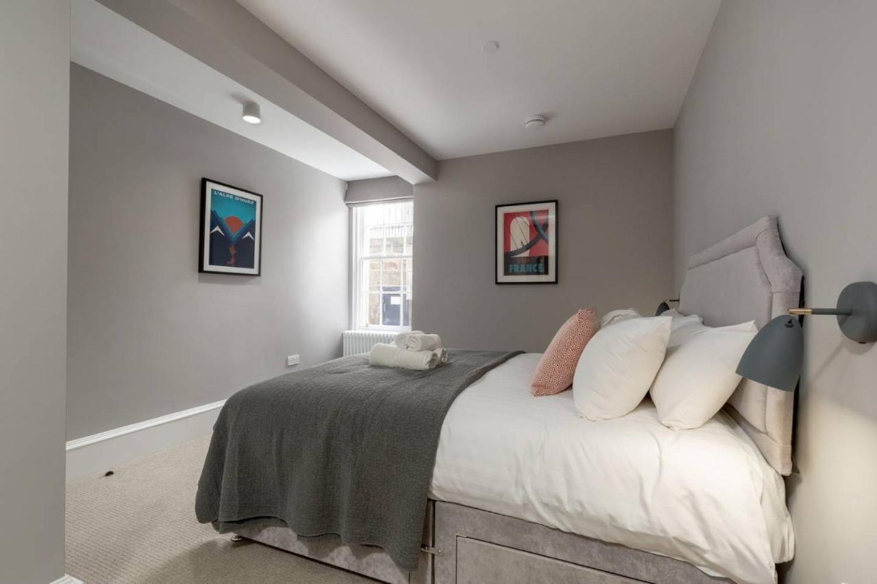 אדינבורו Joivy Luxurious 2Br Home Near Haymarket Station מראה חיצוני תמונה