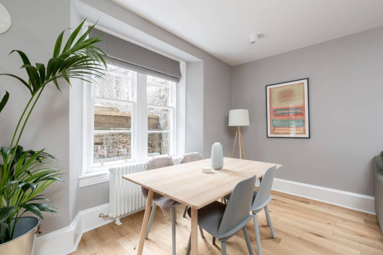 אדינבורו Joivy Luxurious 2Br Home Near Haymarket Station מראה חיצוני תמונה