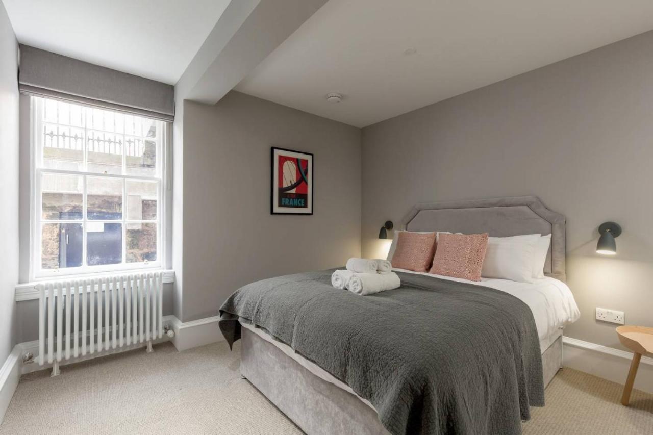 אדינבורו Joivy Luxurious 2Br Home Near Haymarket Station מראה חיצוני תמונה