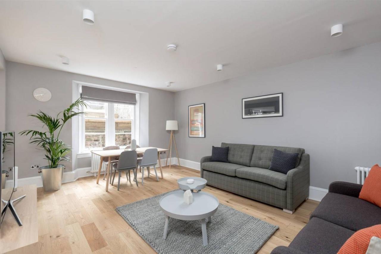 אדינבורו Joivy Luxurious 2Br Home Near Haymarket Station מראה חיצוני תמונה