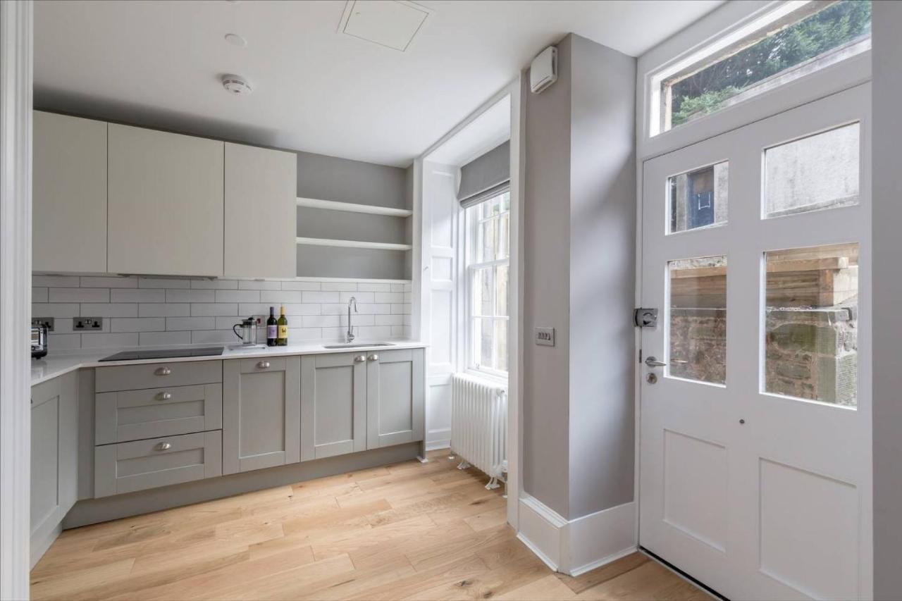 אדינבורו Joivy Luxurious 2Br Home Near Haymarket Station מראה חיצוני תמונה