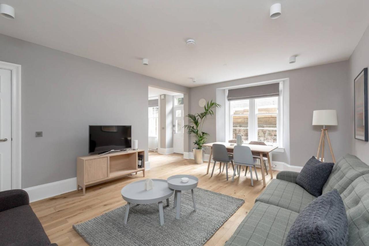 אדינבורו Joivy Luxurious 2Br Home Near Haymarket Station מראה חיצוני תמונה