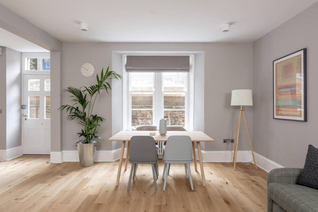 אדינבורו Joivy Luxurious 2Br Home Near Haymarket Station מראה חיצוני תמונה