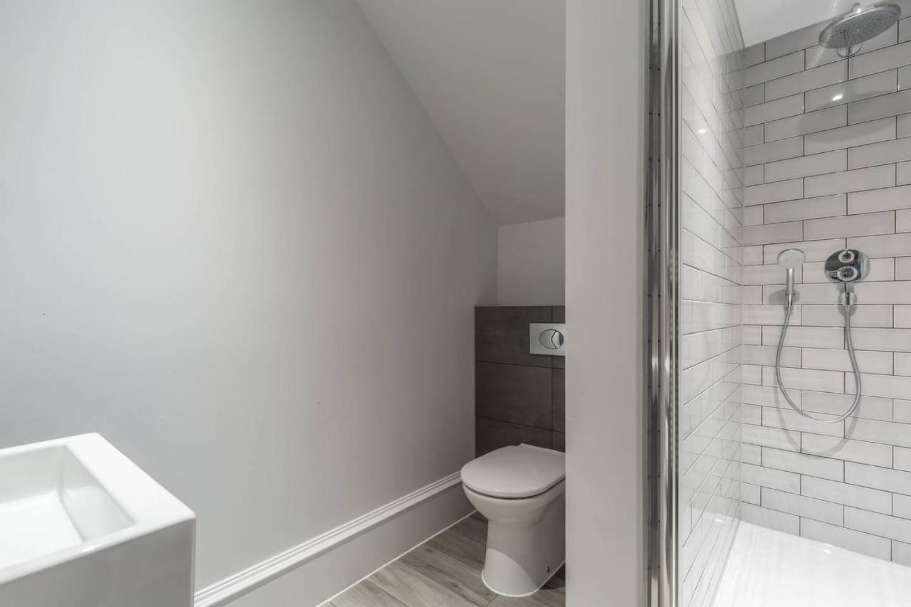 אדינבורו Joivy Luxurious 2Br Home Near Haymarket Station מראה חיצוני תמונה
